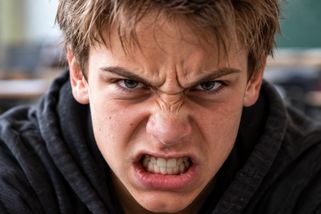 Vyloučení agresivního žáka? Na 4 týdny, ale i na tři měsíce. Vykázání z výuky se řeší už i u nás - Médium.cz
